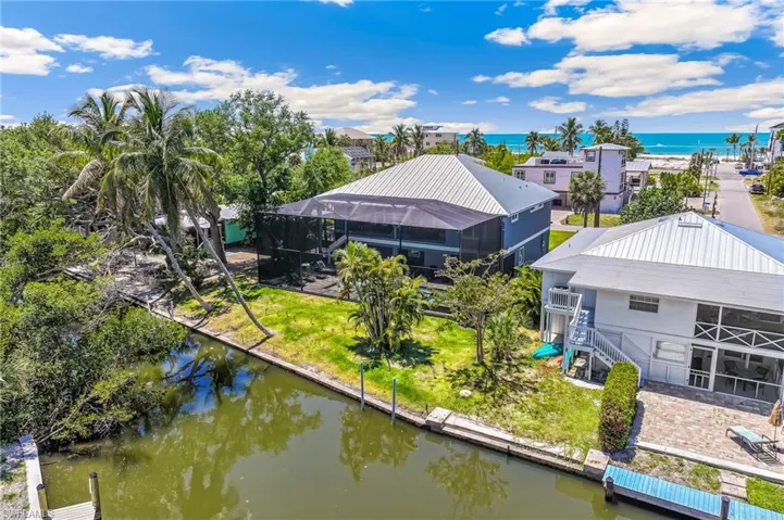 5809 Lauder St, Fort Myers Beach, Florida 33931
