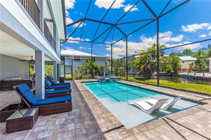 5809 Lauder St, Fort Myers Beach, Florida 33931