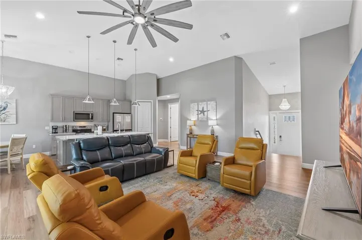 5809 Lauder St, Fort Myers Beach, Florida 33931