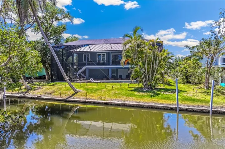 5809 Lauder St, Fort Myers Beach, Florida 33931