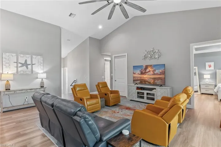 5809 Lauder St, Fort Myers Beach, Florida 33931