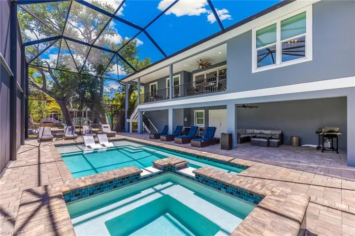 5809 Lauder St, Fort Myers Beach, Florida 33931