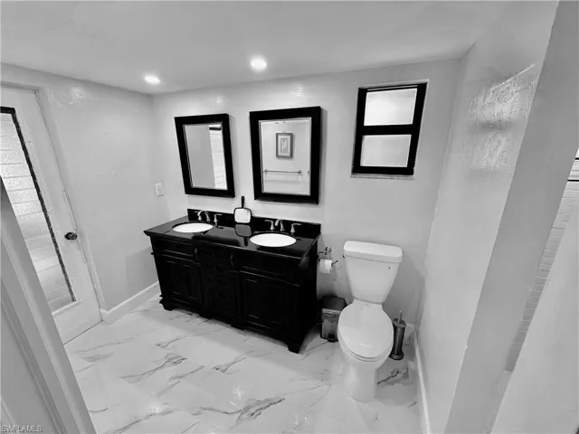 2nd Master with Pool access Full Bathroom.