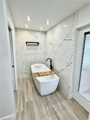 Master Tub