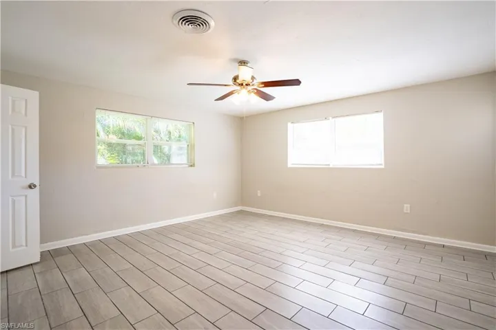 Unfurnished room featuring wood tiled floors and ceiling fan