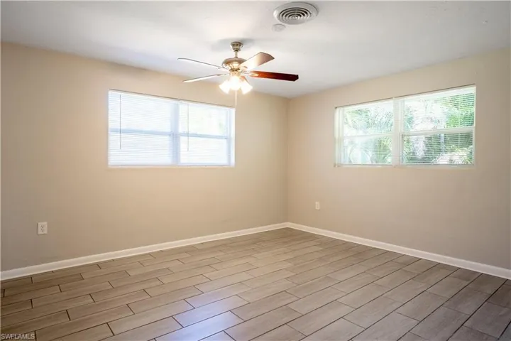 Empty room featuring wood tiled floors and a ceiling fan