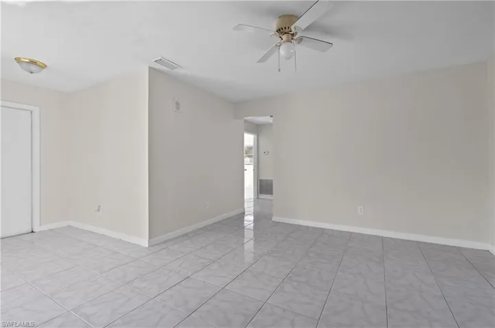 Empty room featuring ceiling fan