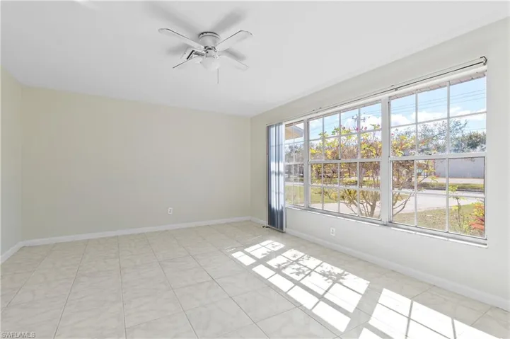Empty room with ceiling fan