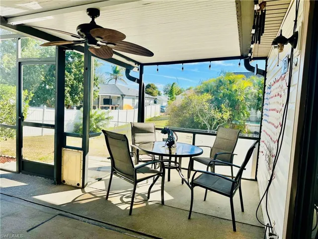 Lanai/ Sunroom featuring outdoor dining space and a ceiling fan