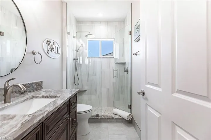 Guest bath between bedrooms 2 and 3
