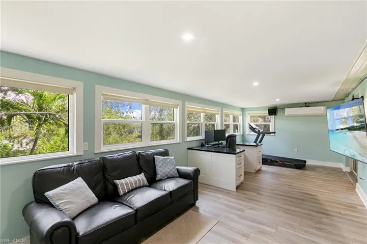 Enclosed Porch/Florida room