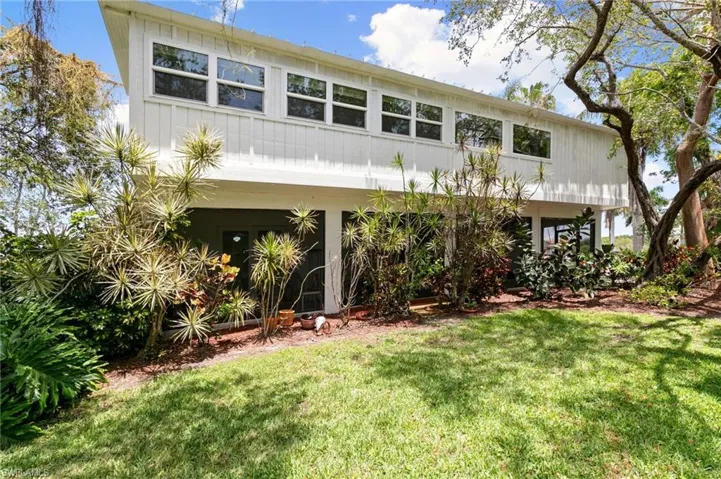 Enclosed upper porch/Florida room, screened lower lanai