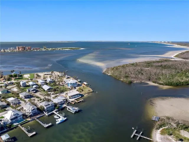 Fort Myers Beach and a variety of restaurants are right around the corner by boat
