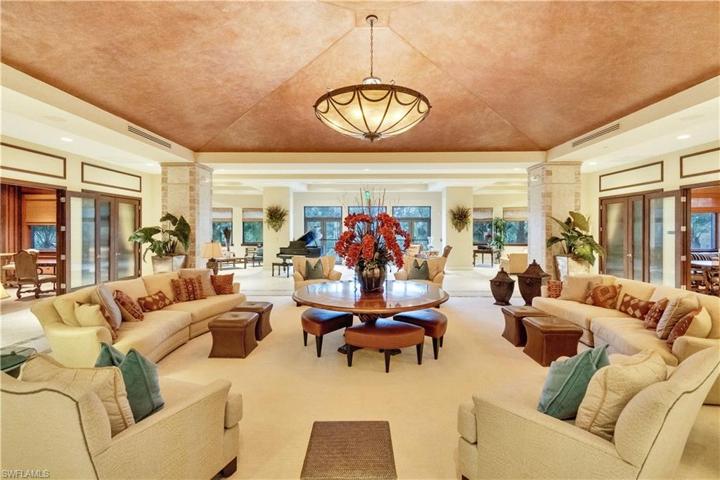 Riva's Grand Salon And Social Area