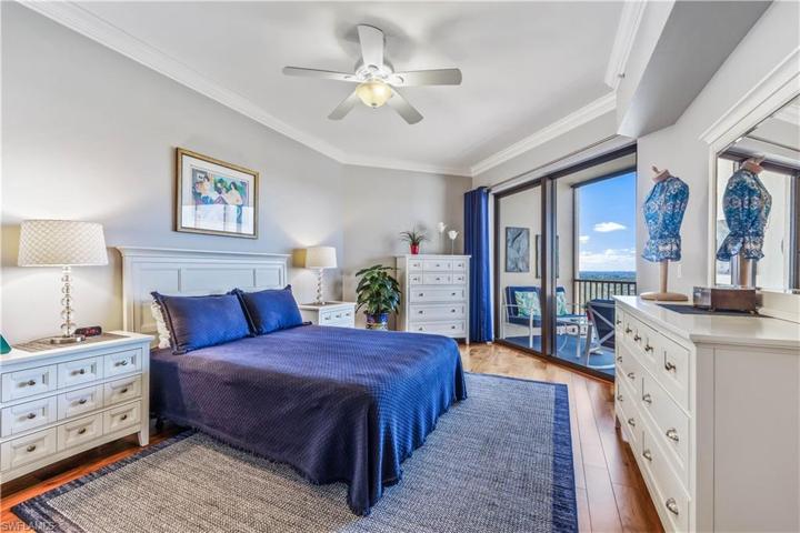 Spacious Master Bedroom with Access To The Lanai