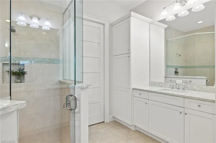 7023  Dominica  DR, Naples, FL 34113