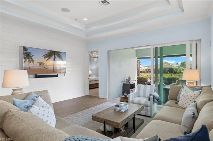 7023  Dominica  DR, Naples, FL 34113