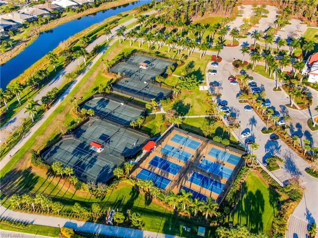 7023  Dominica  DR, Naples, FL 34113