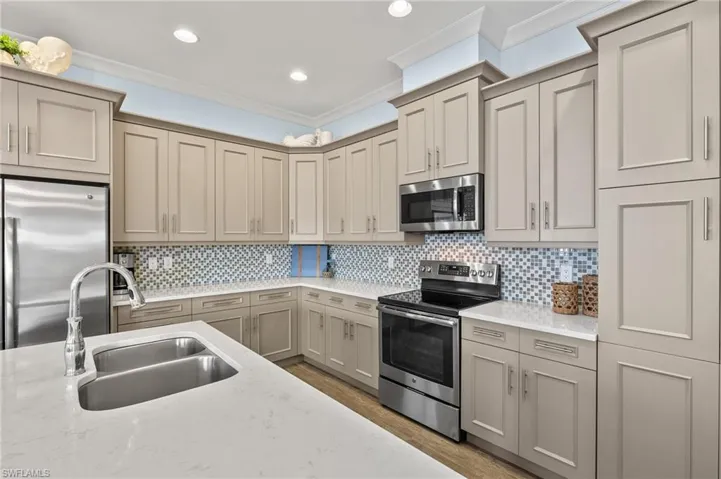 7023  Dominica  DR, Naples, FL 34113