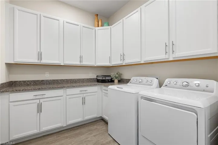 7023  Dominica  DR, Naples, FL 34113