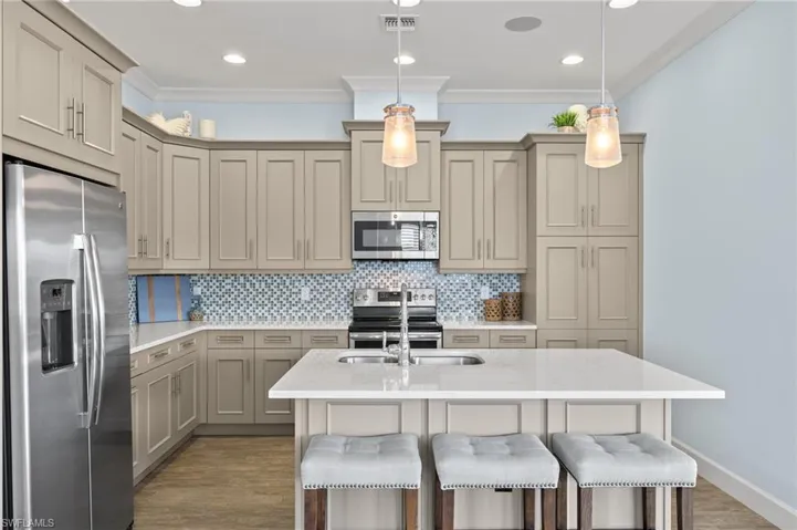 7023  Dominica  DR, Naples, FL 34113
