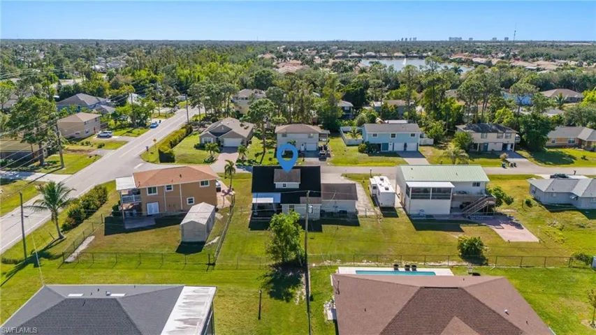 Birds eye view of property