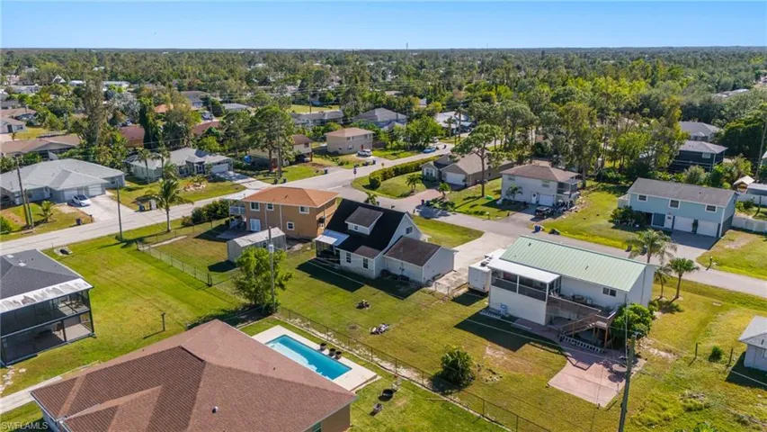 Birds eye view of property