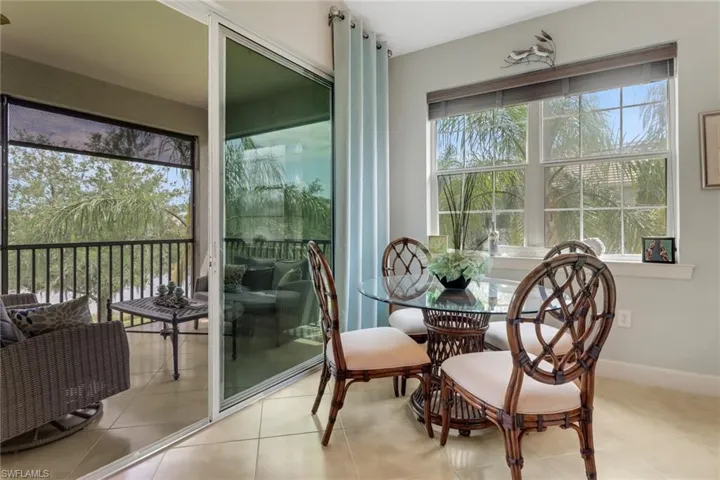 Breakfast nook with view to outdoors