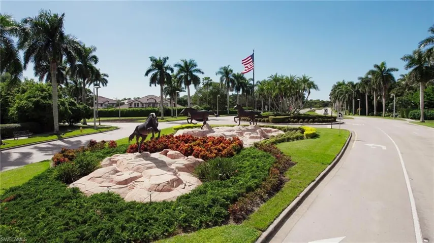 970 Peggy Cir 604, Naples, Florida 34113