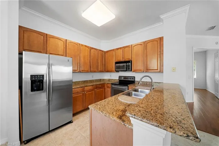 970 Peggy Cir 604, Naples, Florida 34113