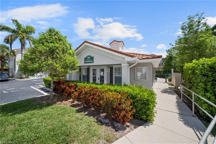 970 Peggy Cir 604, Naples, Florida 34113