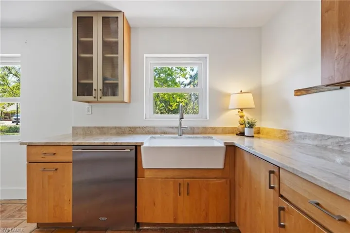 Farmhouse sink