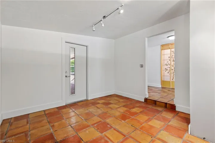 Flex room with separate entry, can expand under truss