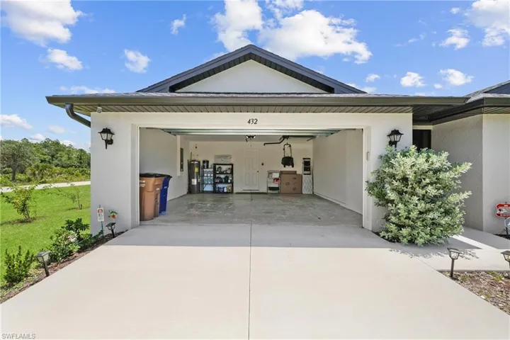 Big 20' x 20' Garage + super smooth Driveway job