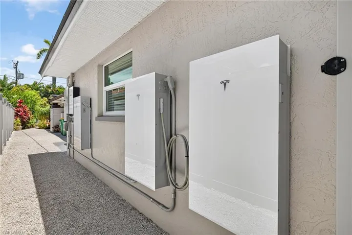 691 100th Ave N, Naples, Florida 34108