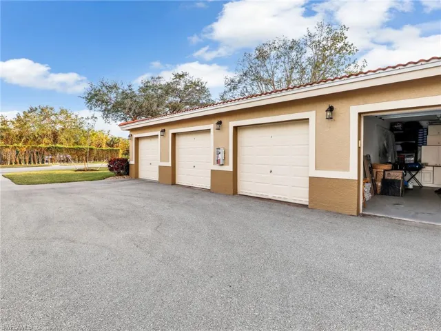 6900  Huntington Lakes  CIR, Naples, FL 34119