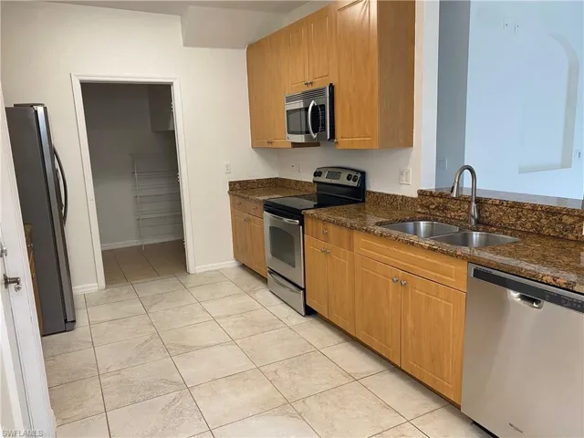 15270 Summit Place Cir 179, Naples, Florida 34119