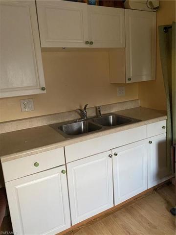 Guest House Wall Kitchen