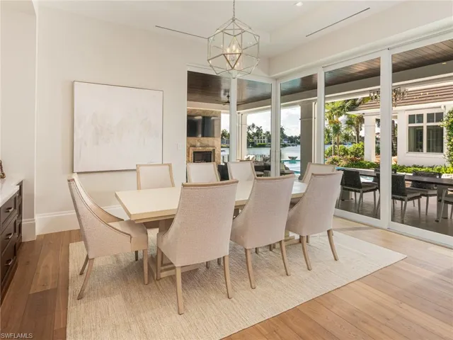 3525  Fort Charles  DR, Naples, FL 34102