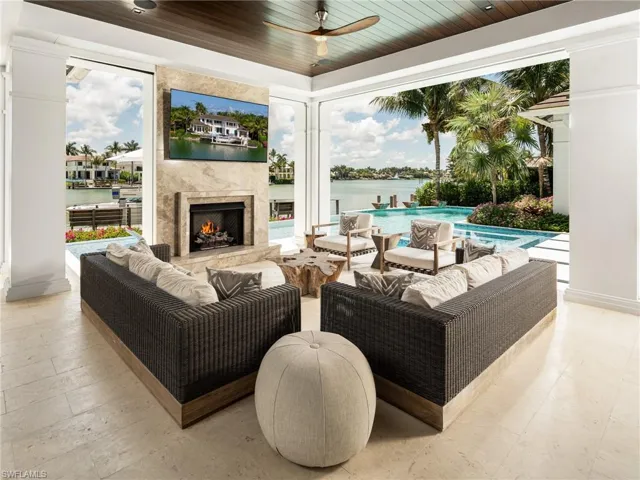 3525  Fort Charles  DR, Naples, FL 34102