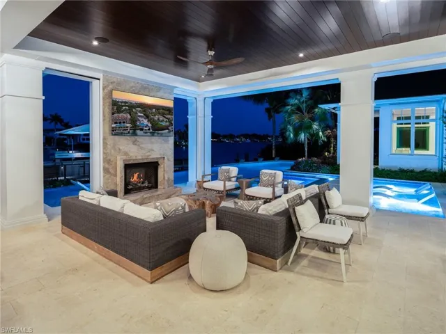 3525  Fort Charles  DR, Naples, FL 34102