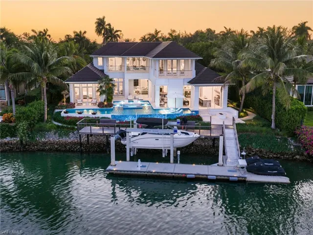3525  Fort Charles  DR, Naples, FL 34102