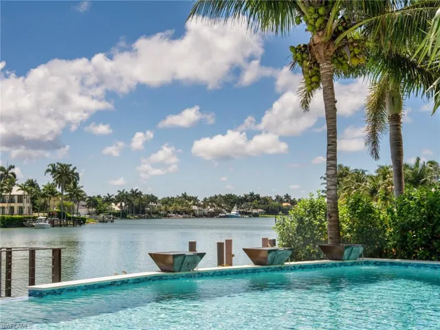 3525  Fort Charles  DR, Naples, FL 34102