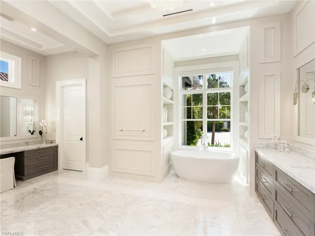 3525  Fort Charles  DR, Naples, FL 34102