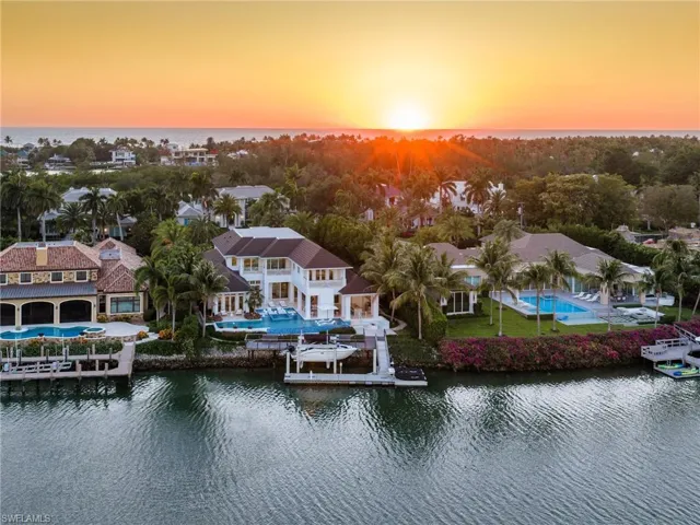 3525  Fort Charles  DR, Naples, FL 34102