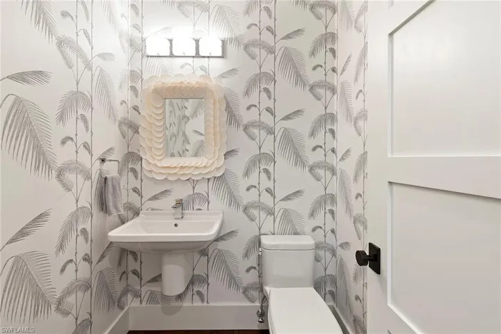 8456  Abbington  CIR, Naples, FL 34108