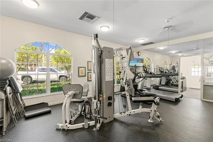 8456  Abbington  CIR, Naples, FL 34108
