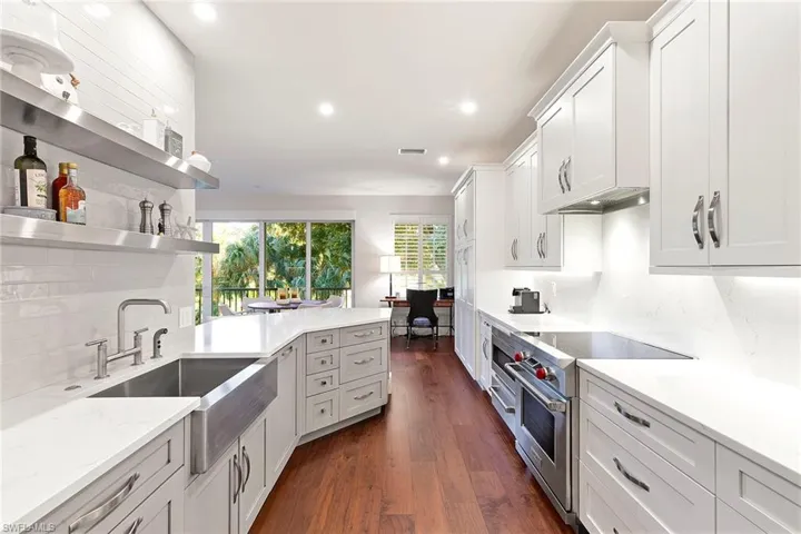 8456  Abbington  CIR, Naples, FL 34108