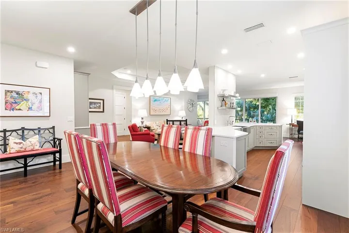8456  Abbington  CIR, Naples, FL 34108