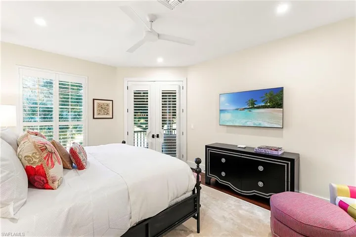 8456  Abbington  CIR, Naples, FL 34108